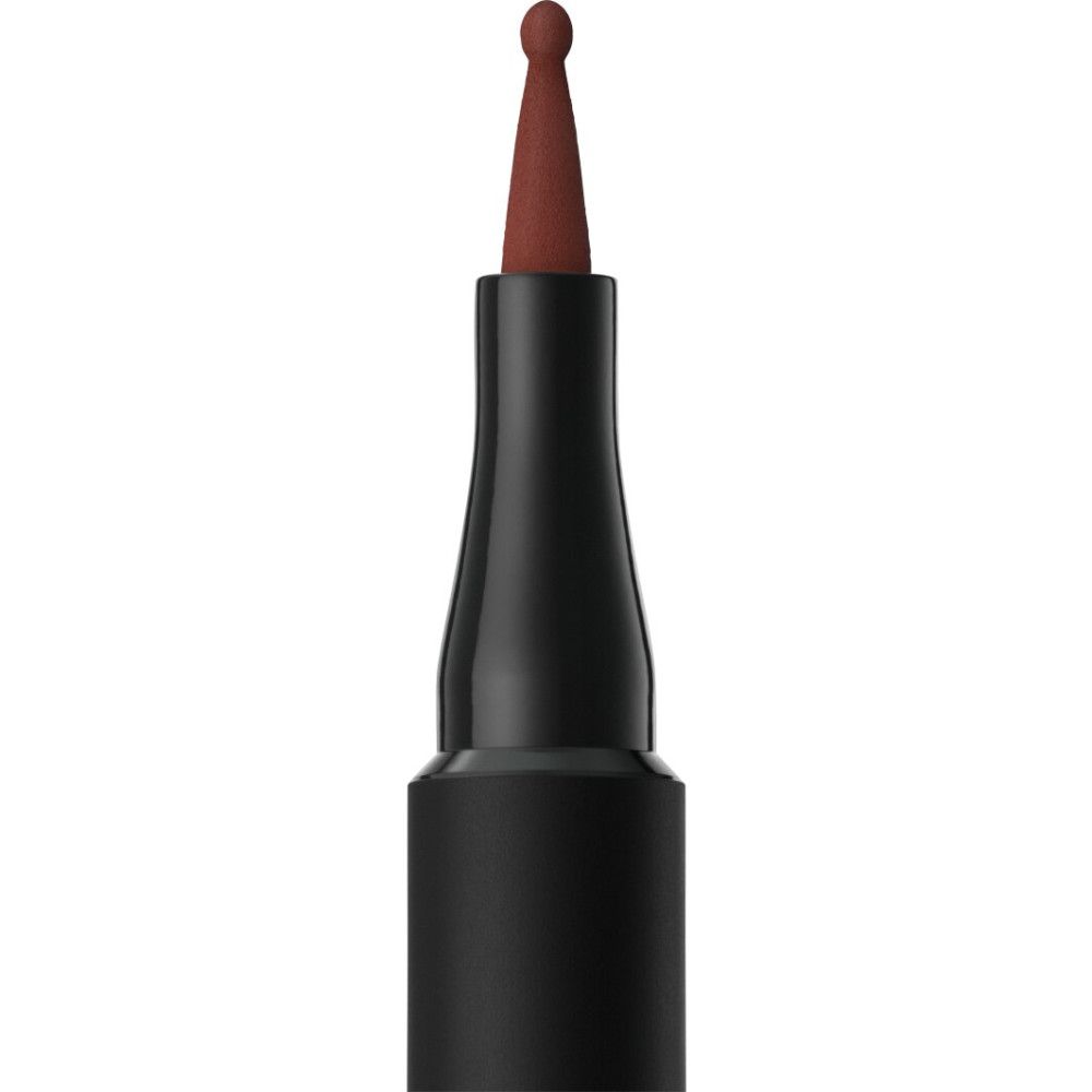 Bruine lippenstift met zwart handvat en puntige applicator.