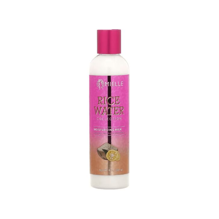 Fles Mielle Rice Water Moisturizing Milk. Roze etiket met productnaam en illustraties. Roze dop.