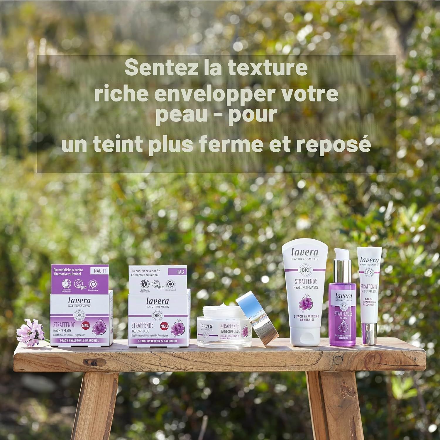 Plusieurs produits cosmétiques Lavera, dont des pots de crème, une bouteille et des tubes, sont disposés sur un banc en bois.