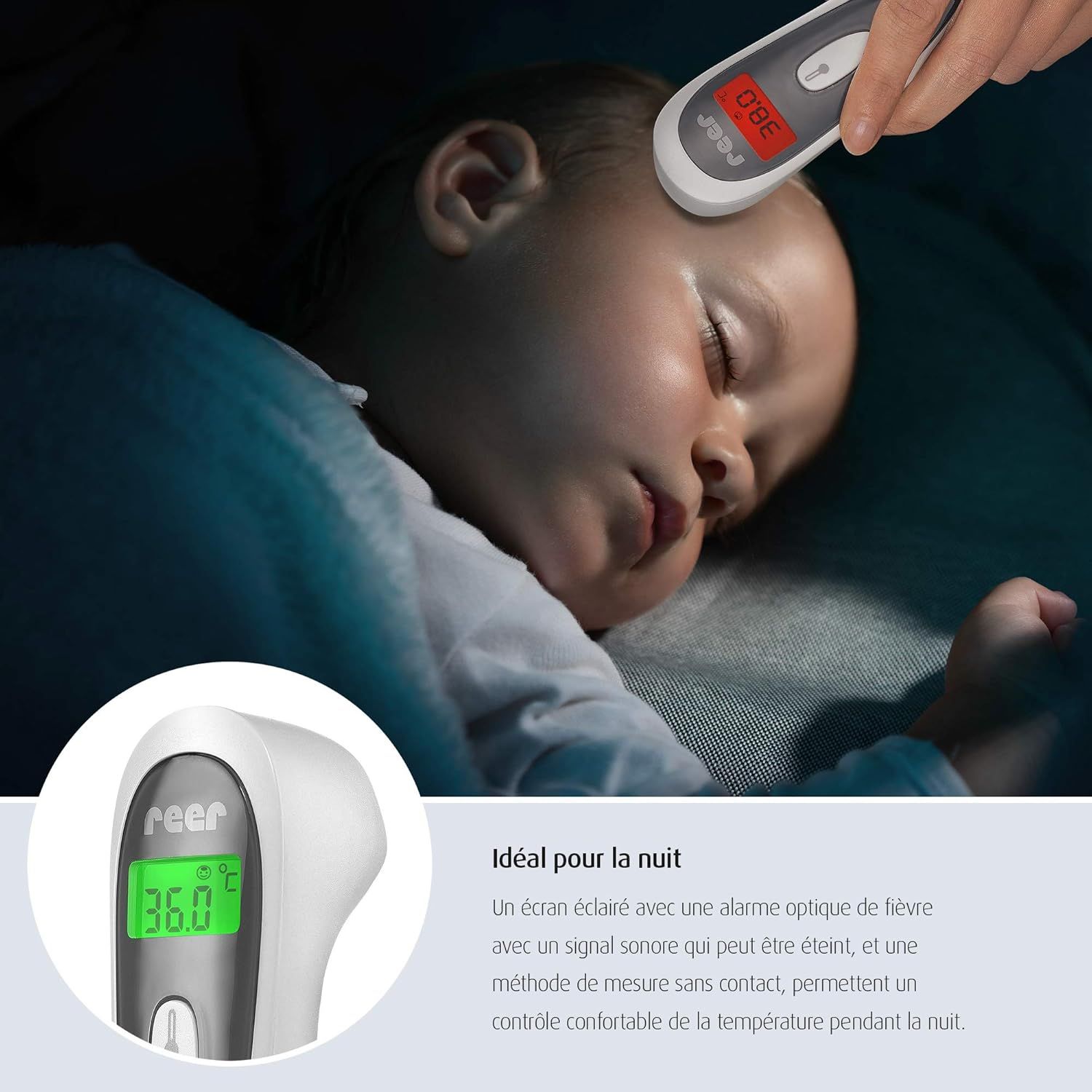 Main tenant un thermomètre devant un lit de bébé blanc, mesurant la température ambiante.