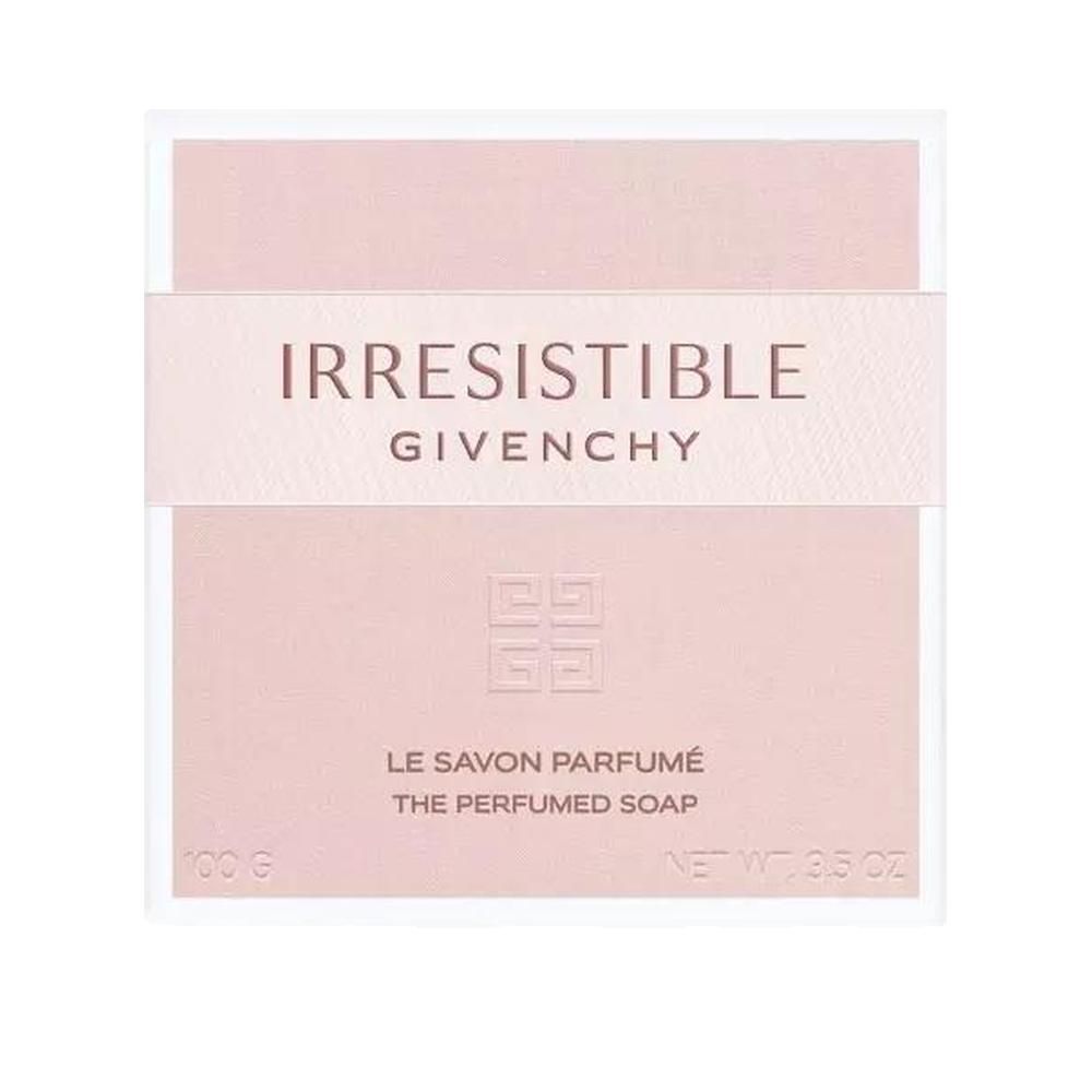 Verpakking met opschrift Irrésistible Givenchy. Tekst: Le Savon Parfumé, The Perfumed Soap.
