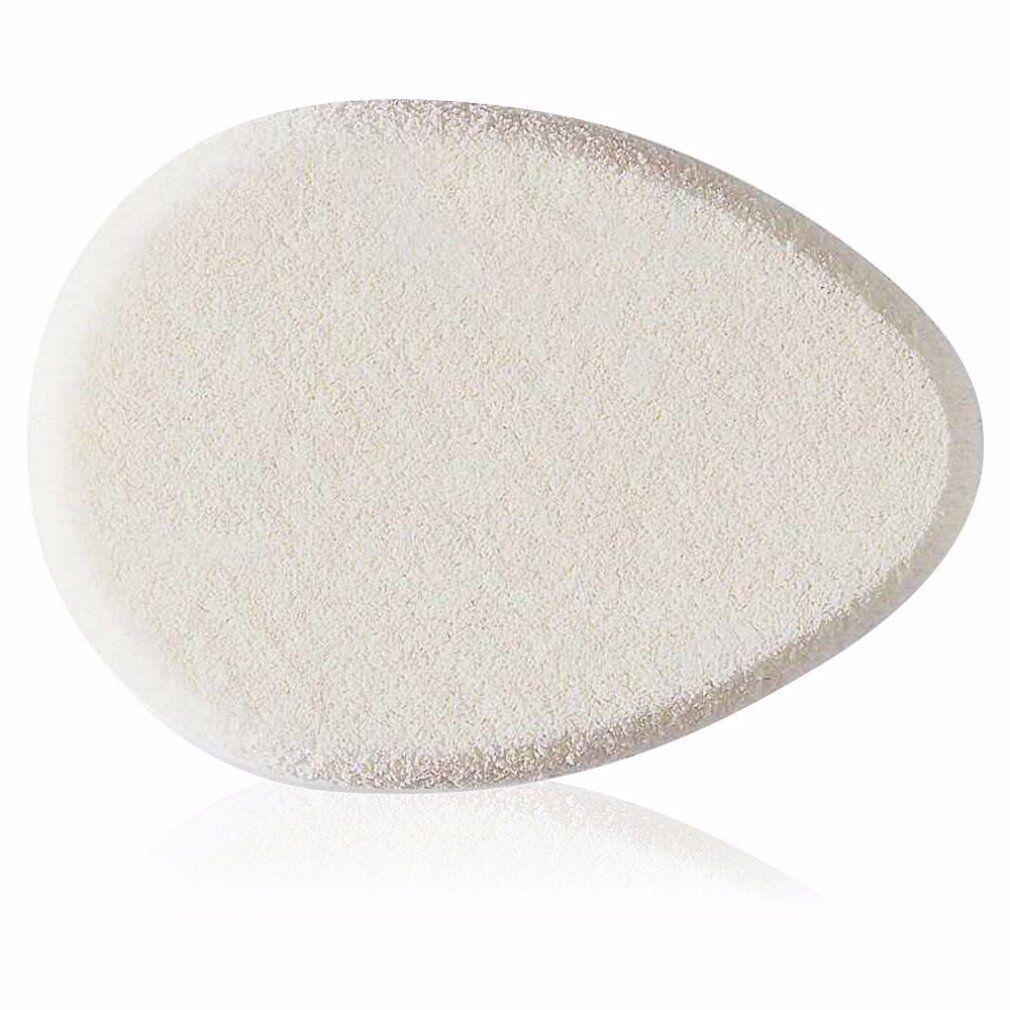 Ovale Yukilon-spons. Beige, poreus oppervlak. Druppelvormig, afgeronde punt. Voor cosmetica.