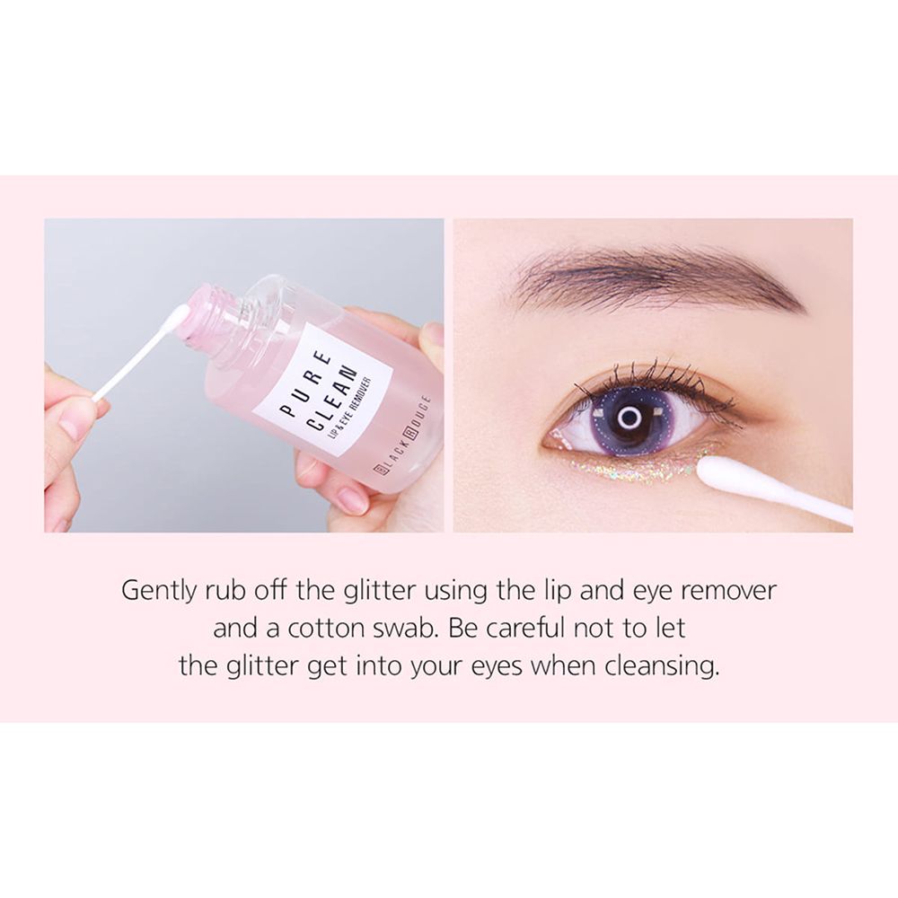 Une main tient un coton-tige et une bouteille. Un œil est nettoyé avec un coton-tige.