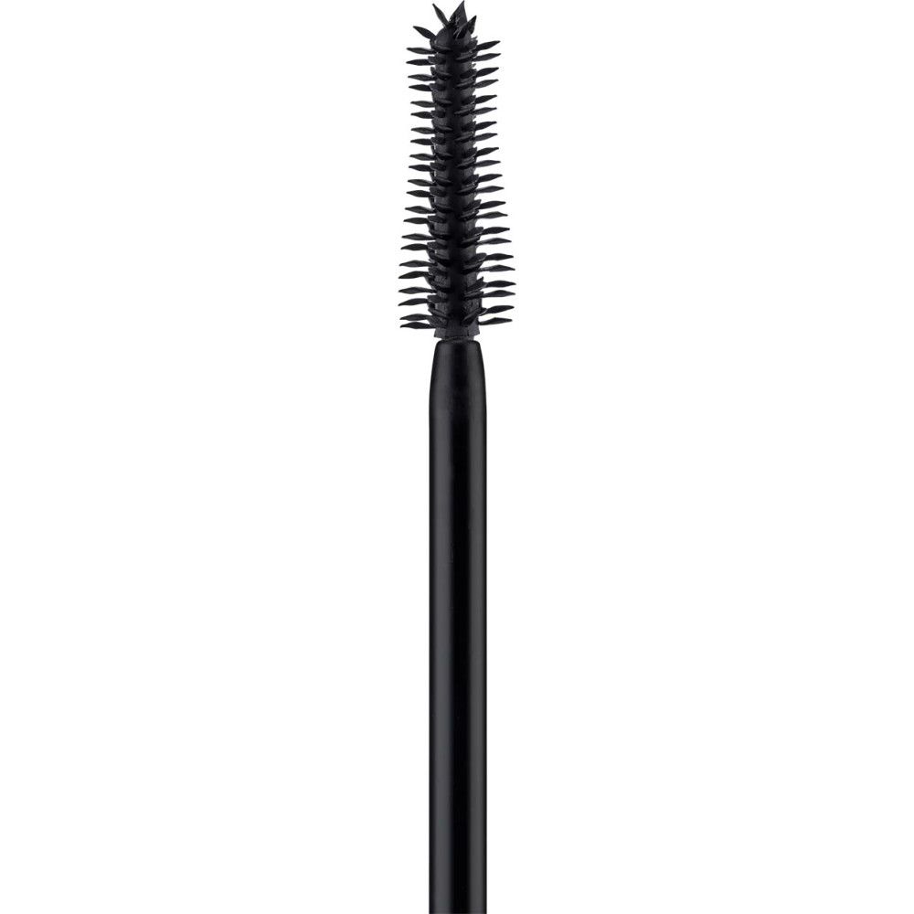 Brosse à mascara noire avec poils. Gros plan.
