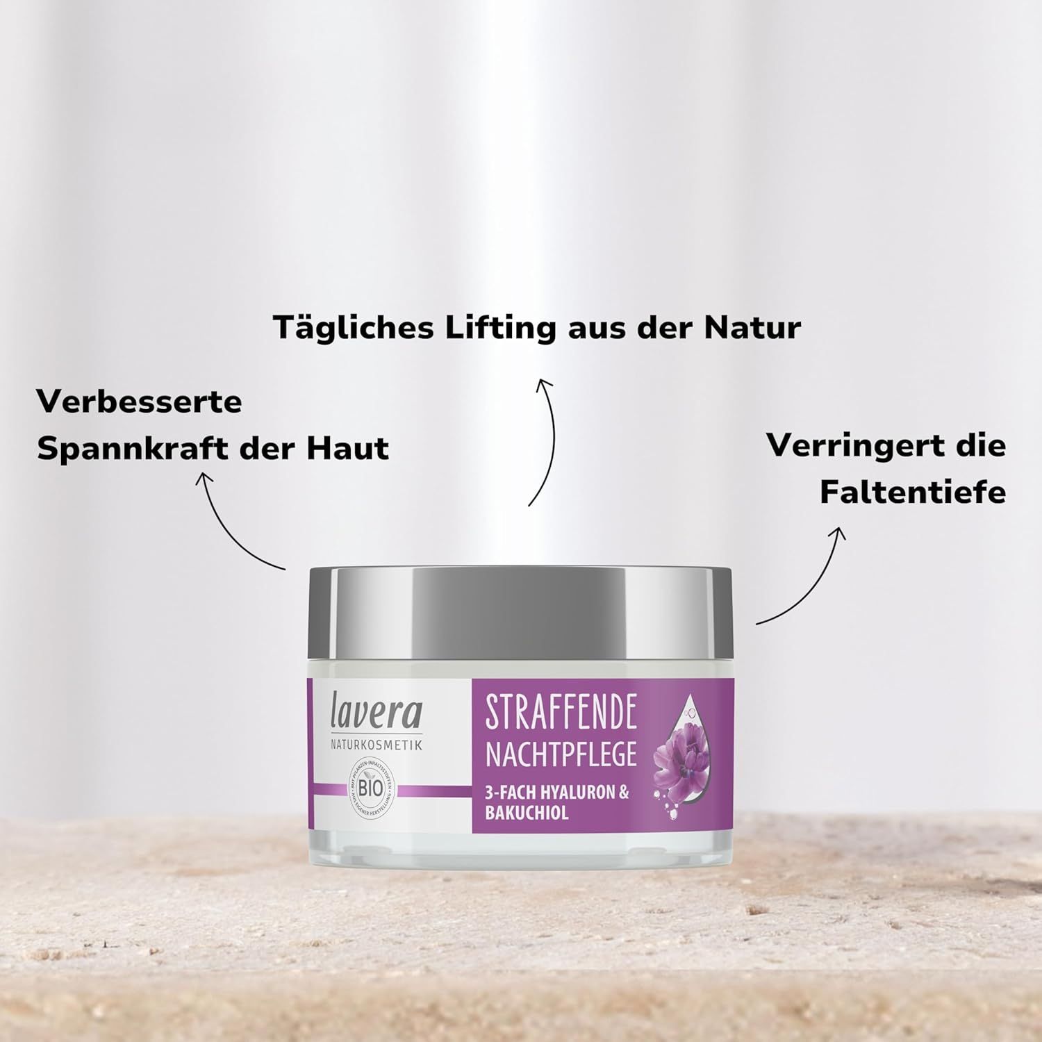 Crèmetiegel met paars etiket. Tekst: Straffende Nachtpflege, 3-fach Hyaluron & Bakuchiol. Merk: lavera. Bio-keurmerk.