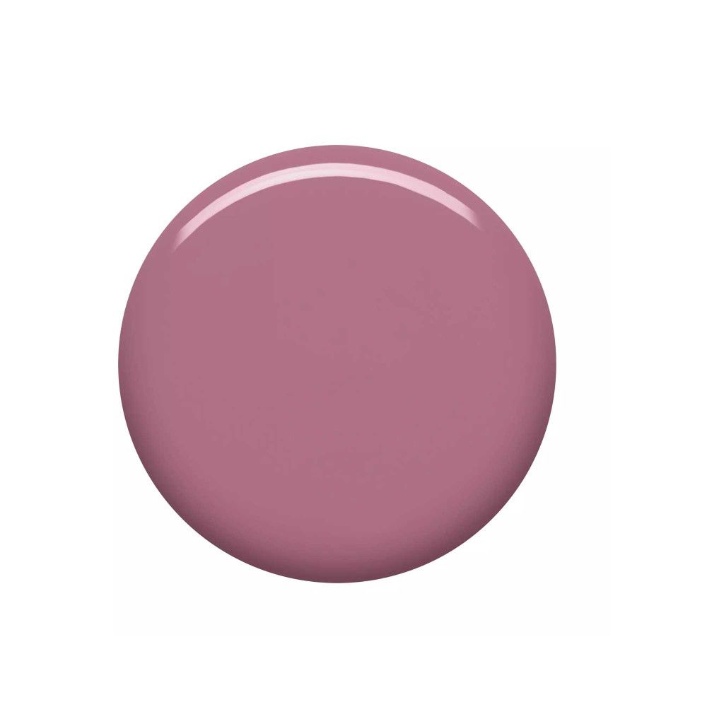 Tache ronde de vernis à ongles rose sur fond blanc. Surface brillante.