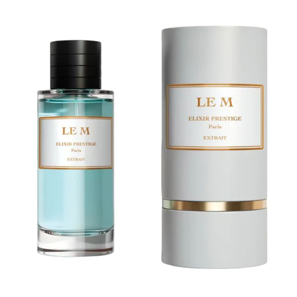 Flacon de parfum bleu clair avec bouchon noir et étiquette. Emballage cylindrique blanc avec étiquette dorée.