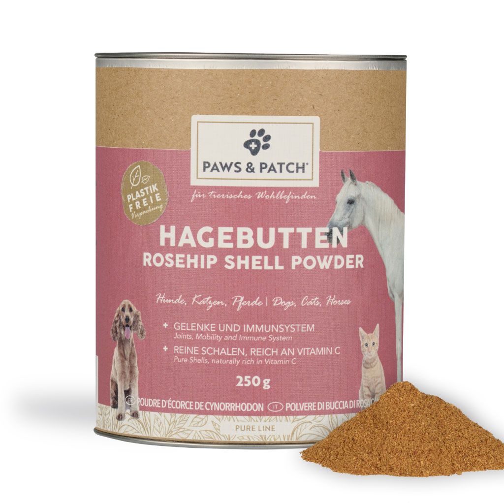Cilindervormige doos met rozenbottelschilpoeder. Opschrift: PAWS & PATCH, Hagebutten Rosehip Shell Powder. Voor honden, katten & paarden. 250g.
