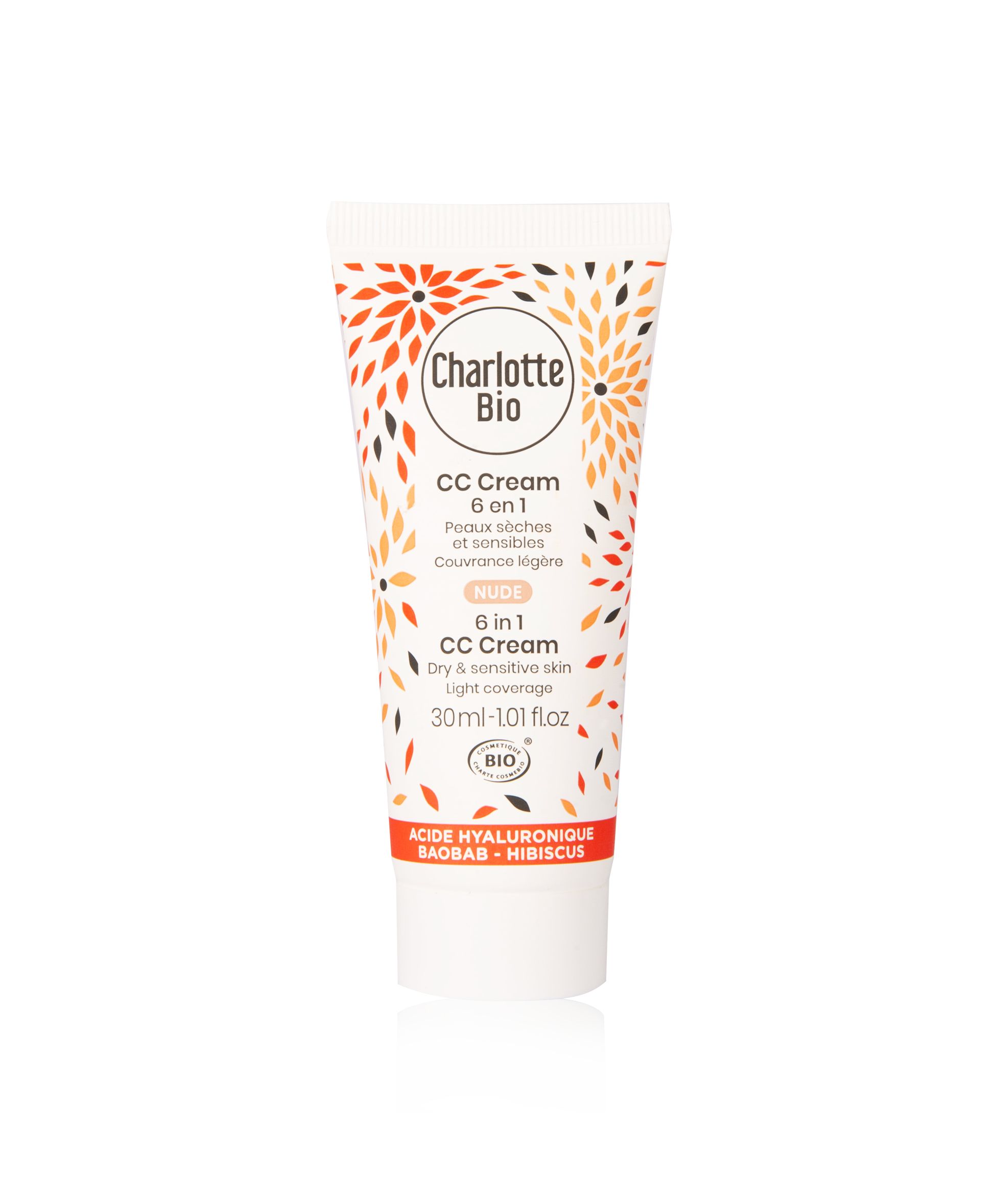 Tube de crème CC. Inscriptions: Charlotte Bio, CC Cream 6 en 1, Nude, 30ml. Pour peaux sèches et sensibles. Avec acide hyaluronique, baobab et hibiscus.