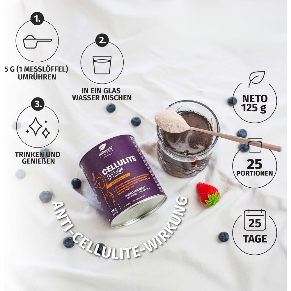 Pot CELLULITE PRO, 125g, naast glas met vloeistof en lepel. Instructies: mengen, drinken. Met bessen en aardbei.
