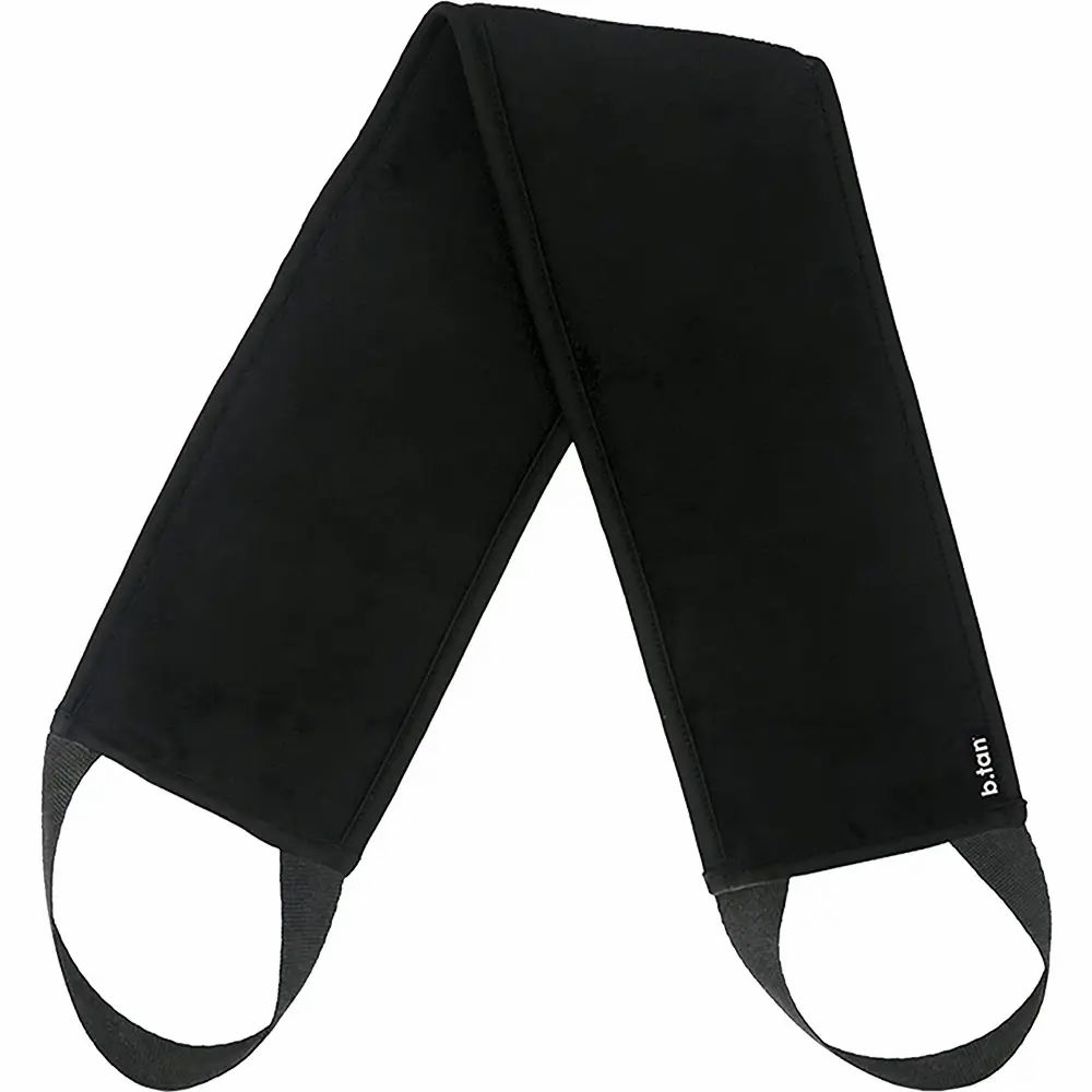 Zwarte applicator met twee lussen. Rechthoekige vorm. Merk: b.tan. Gemaakt van zacht materiaal.