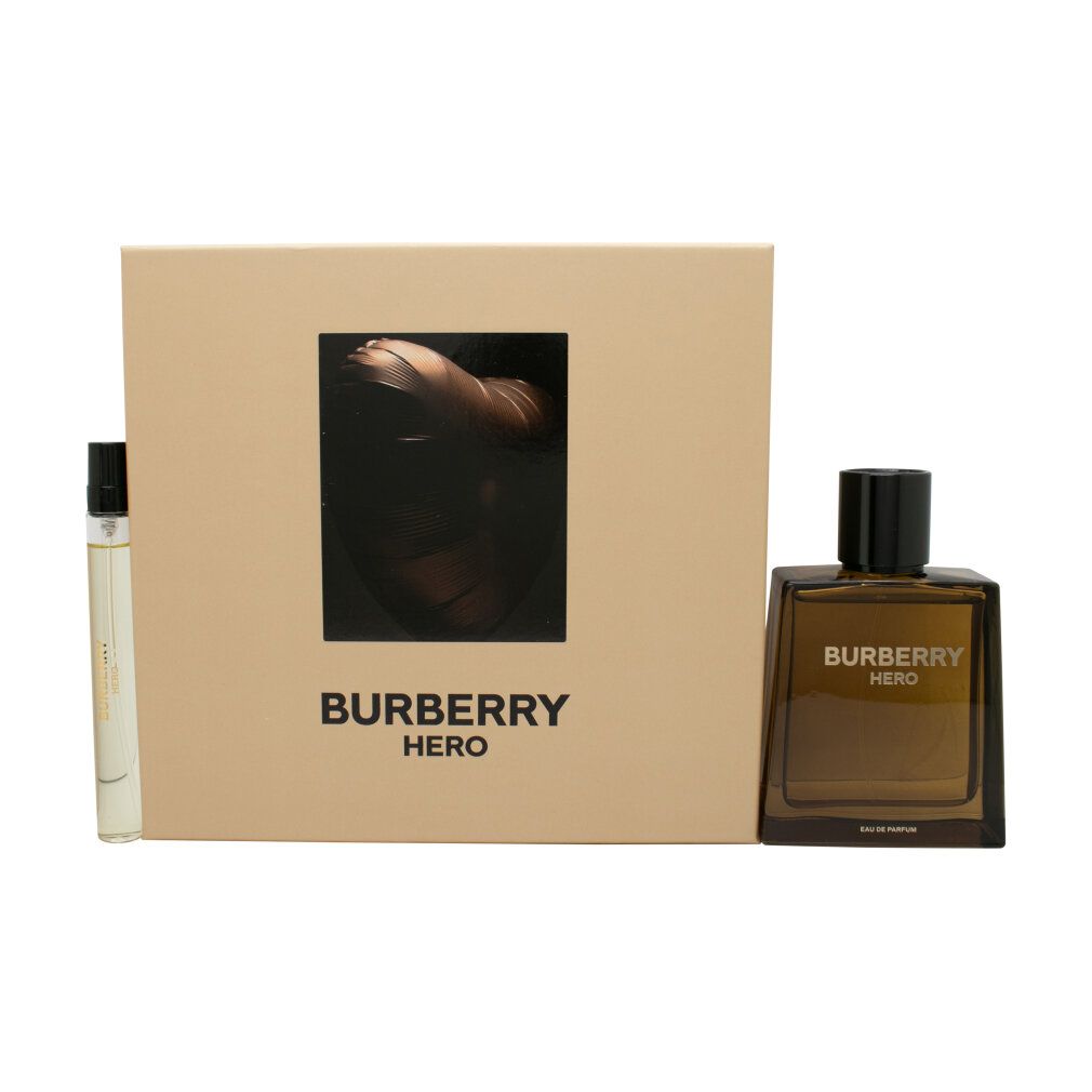 Beige doos, bruine fles en kleine spray. Opschrift: Burberry Hero.
