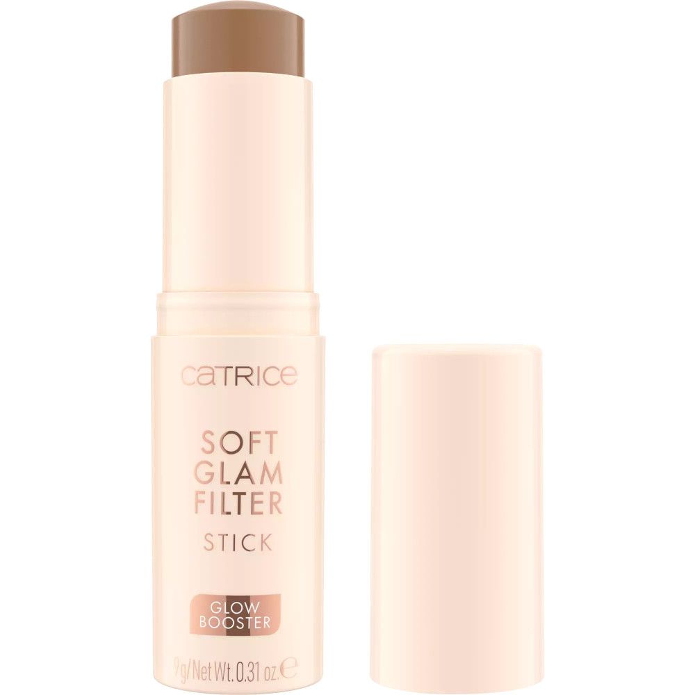 Catrice Soft Glam Filter Stick. Beige stick met afneembare dop. Productnaam en merk duidelijk zichtbaar.