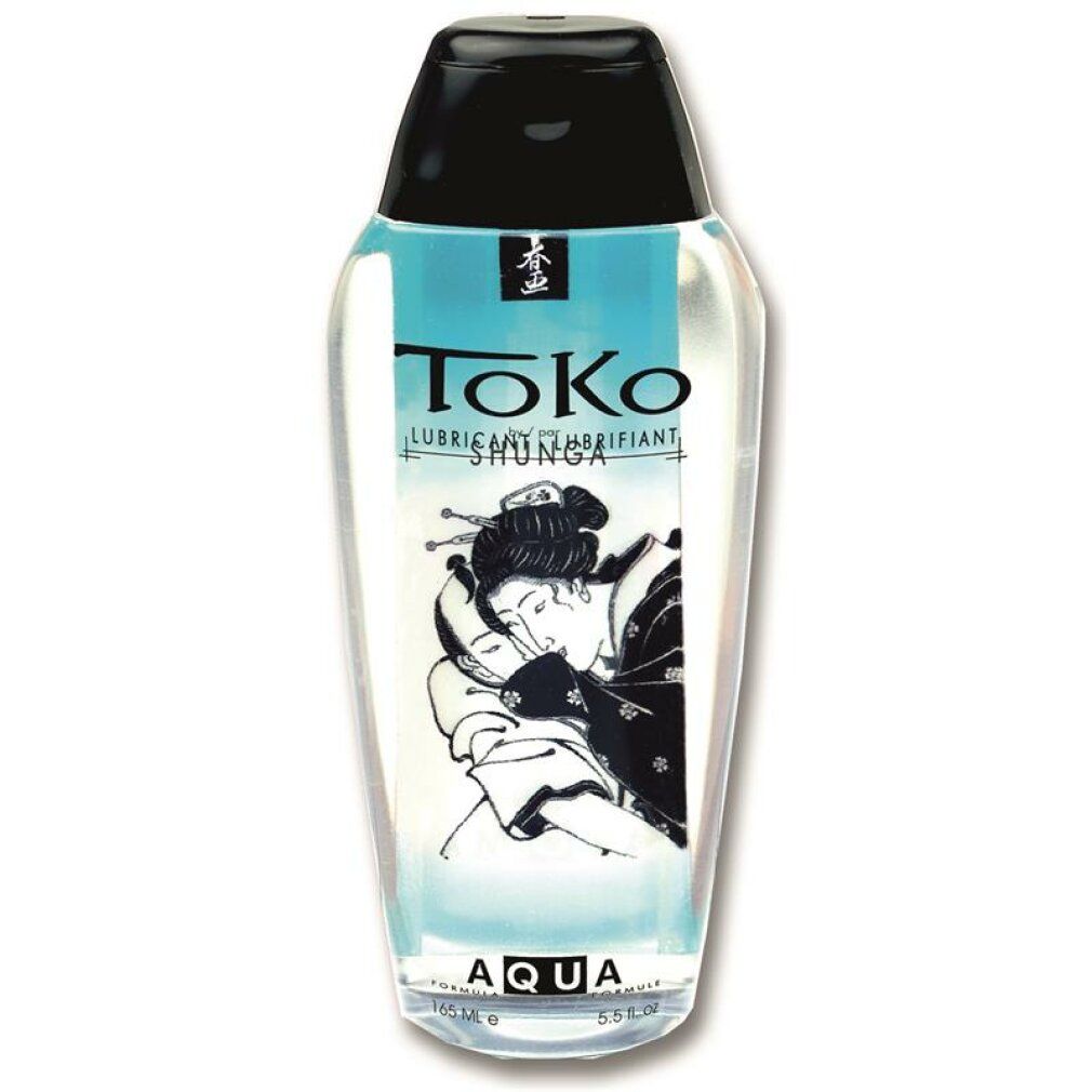 Heldere vloeistof in fles met zwarte dop. Opschrift: ToKo, Aqua, Shunga. Illustratie van een vrouw.