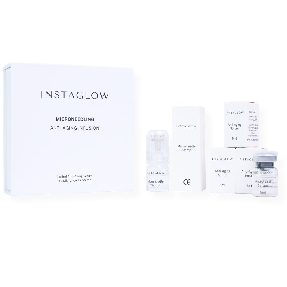 Kit d'infusion anti-âge Instaglow Microneedling. Contient 3 sérums et un tampon microneedle. Emballage blanc.