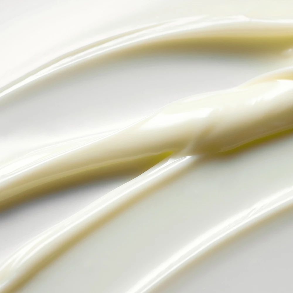 Texture de crème en bandes diagonales. Crème, brillante.