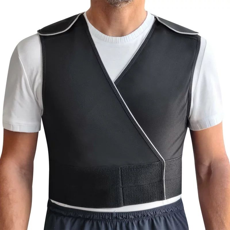 Vue de face d'un gilet anti-ronflement noir avec bordure blanche et fermeture velcro.