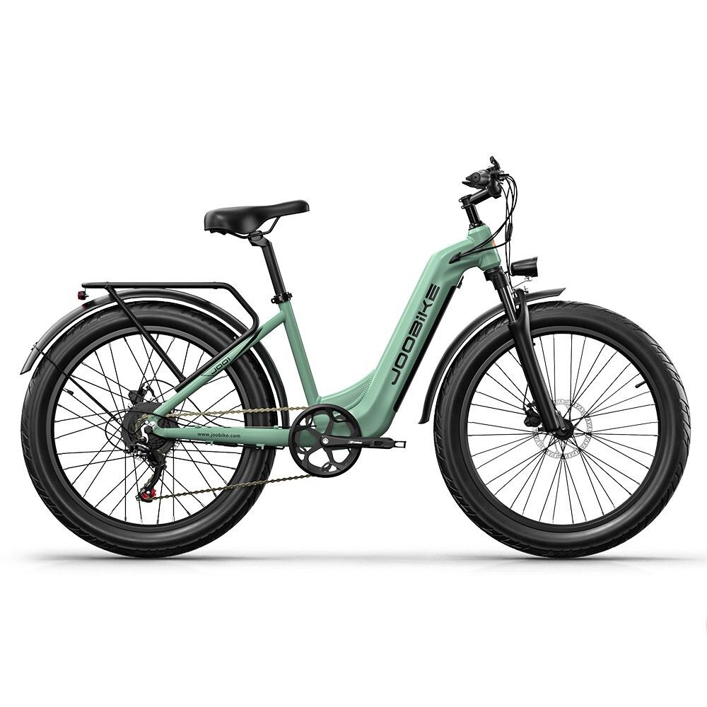 Vélo électrique vert clair avec pneus noirs et porte-bagages. Logo JOOBIKE sur le cadre. Batterie 48V.
