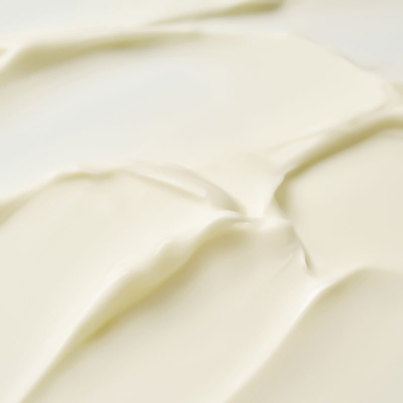 Gros plan de crème. Crème couleur crème avec texture lisse. Motifs ondulés.