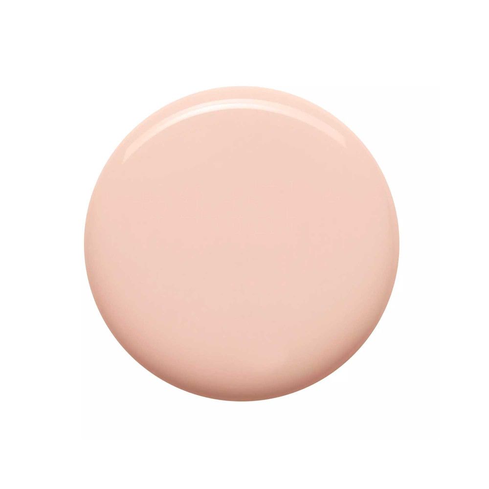 Tache ronde de vernis à ongles rose clair sur fond blanc. Surface brillante.
