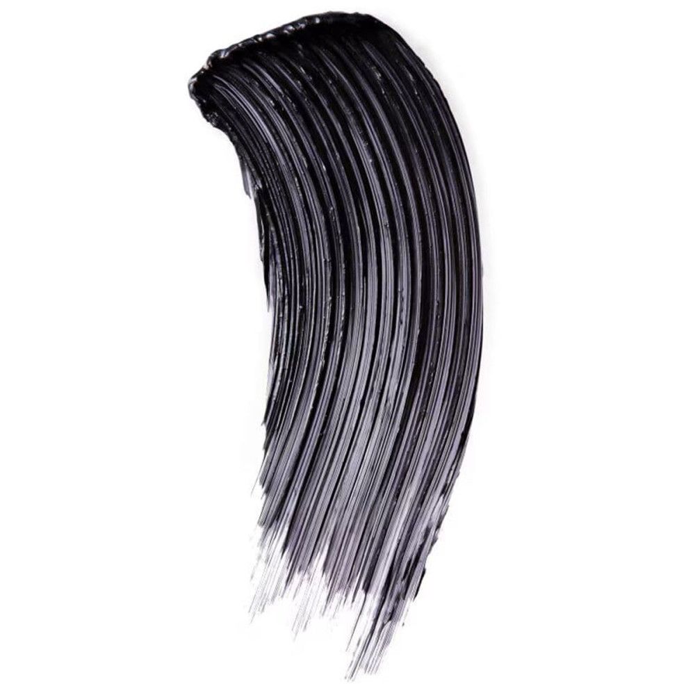 Trait de mascara noir sur fond blanc. Texture visible.