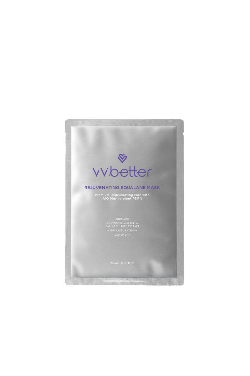Zilverkleurige verpakking met productinformatie. Boven: logo vvbetter. Tekst: Rejuvenating Squalane Mask. Onder: 28 ml / 0.95 fl.oz.