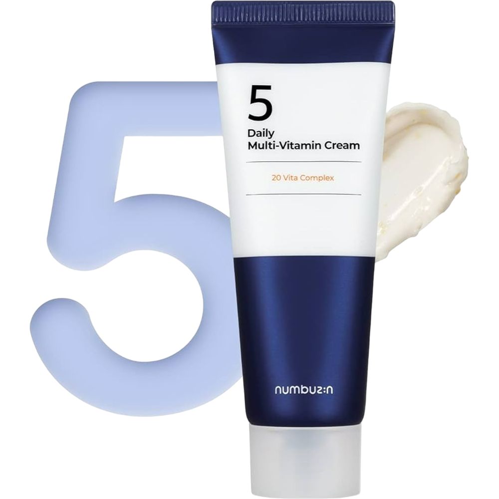 Crèmetube met blauwe dop en onderkant. Opschrift: 5, Daily Multi-Vitamin Cream, 20 Vita Complex. Merk: numbuz:n. Daarnaast een 5.