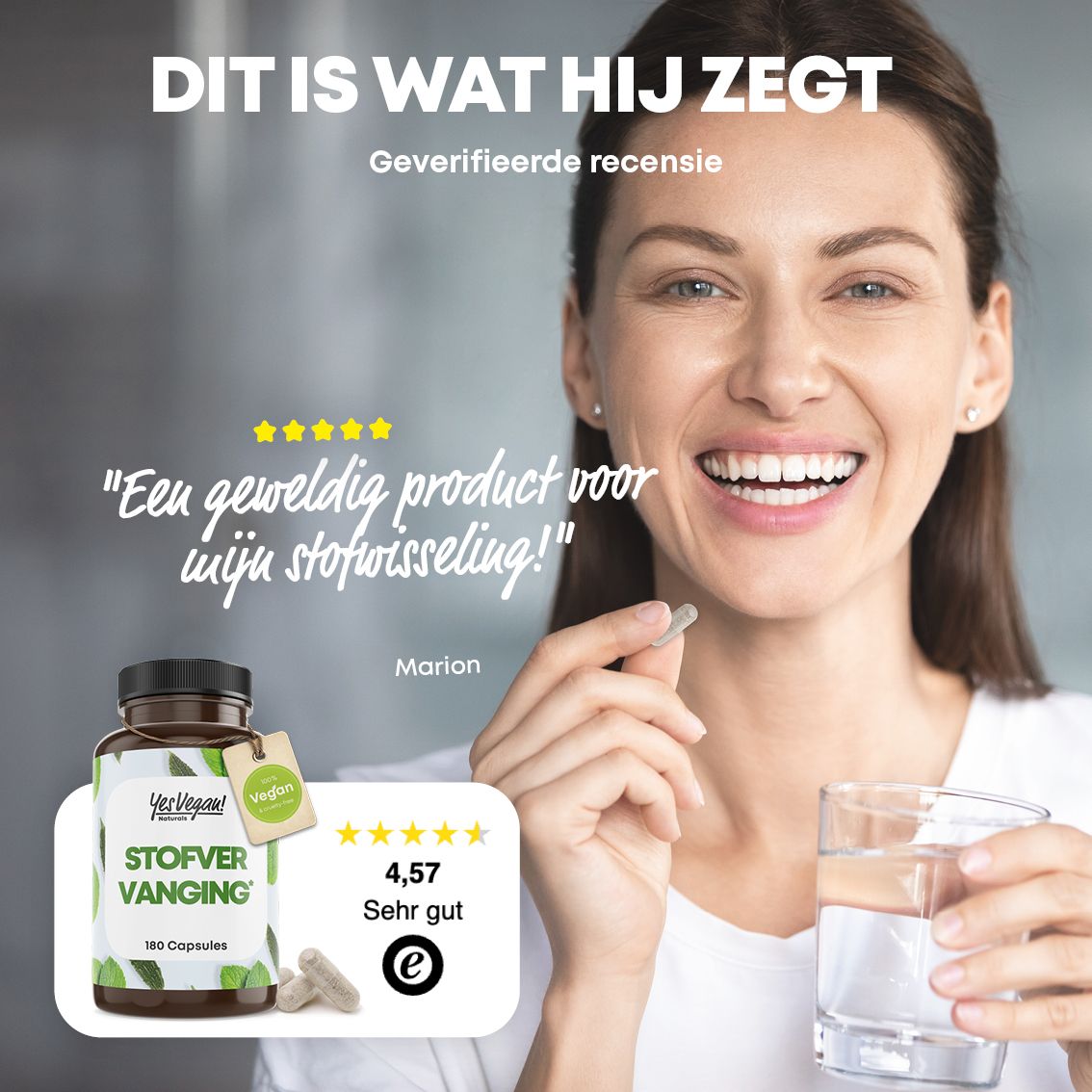 Vrouw houdt capsule en glas water vast. Fles ernaast. Geverifieerde recensie.
