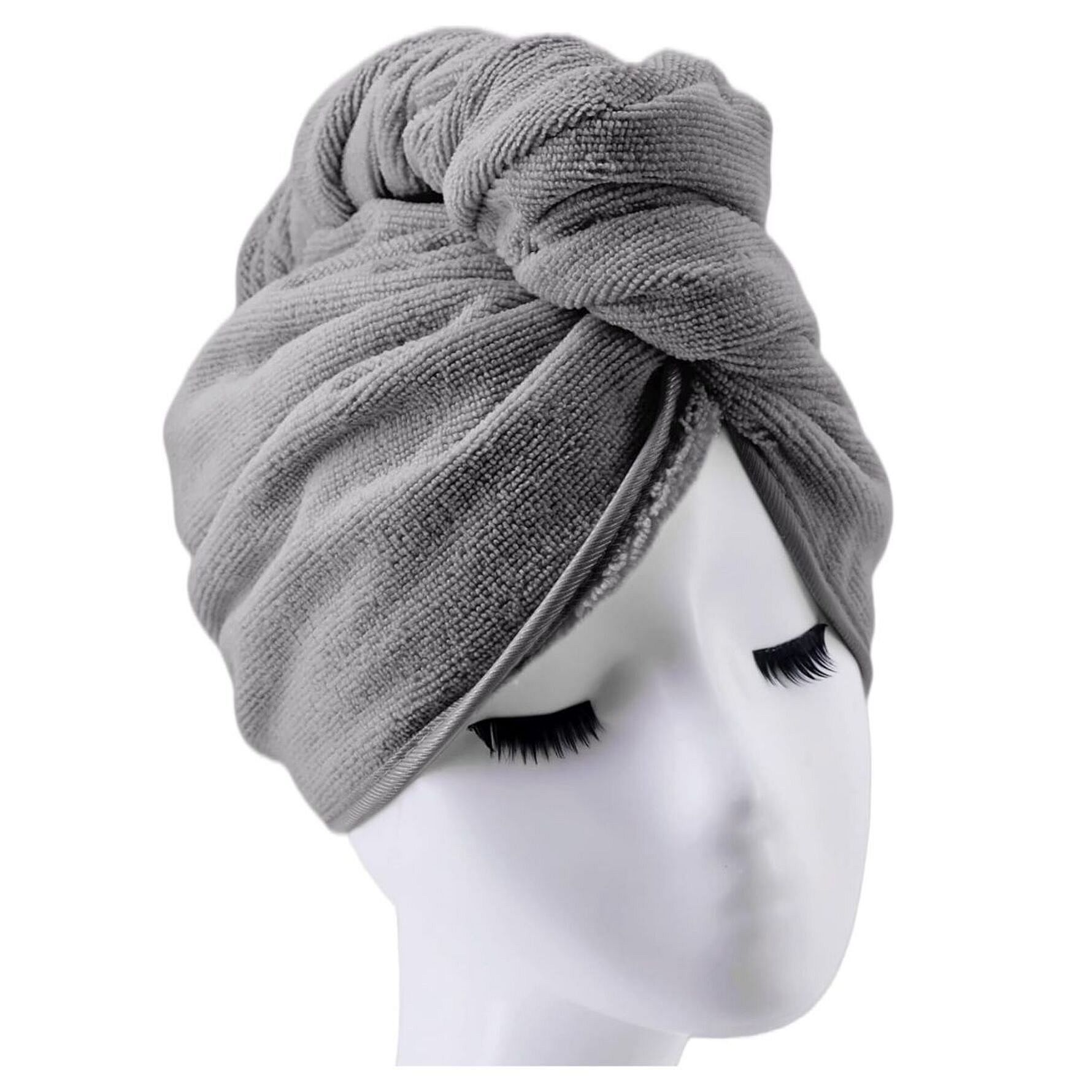 Turban capillaire gris en microfibre sur un mannequin.