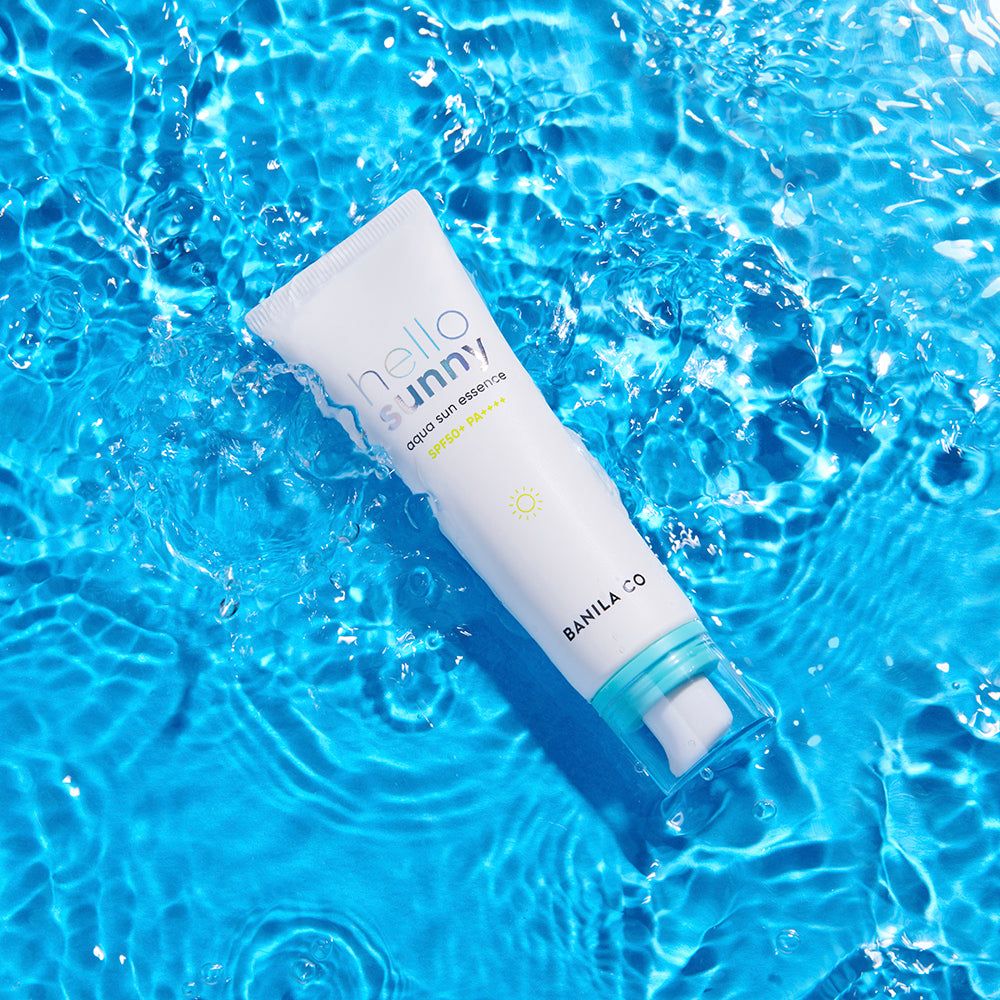 BANILA CO Hello Sunny Aqua Sun Essence SPF50+ PA++++ dans l'eau.