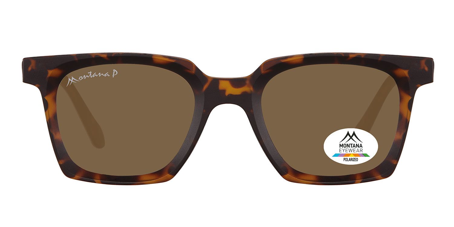 Lunettes de soleil marron avec monture marron. Un autocollant sur le verre droit affiche le logo et l'inscription 'POLARIZED'.