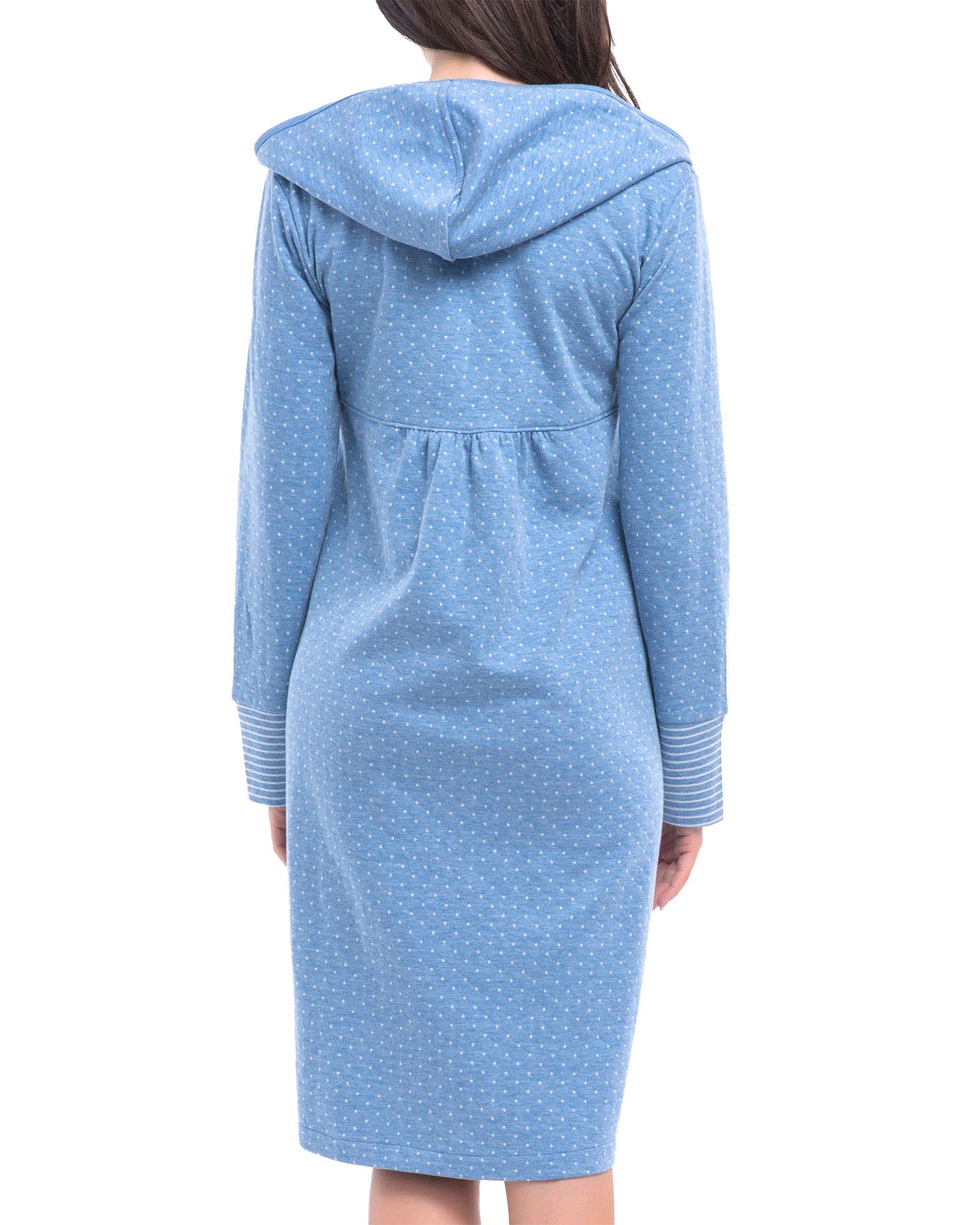 Robe de chambre bleue à capuche et pois blancs. Manches longues avec poignets rayés. Vue arrière.