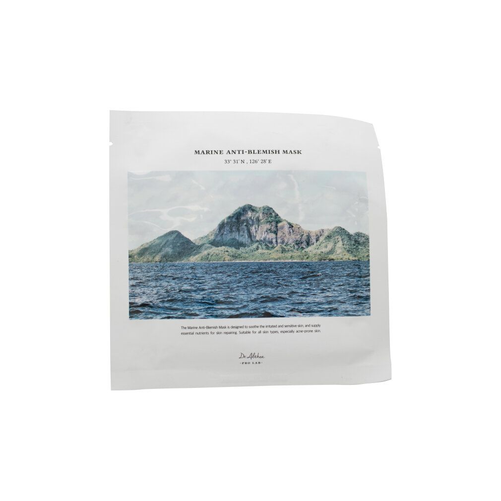 Emballage de masque facial avec motif de montagne et de mer, vu de biais.