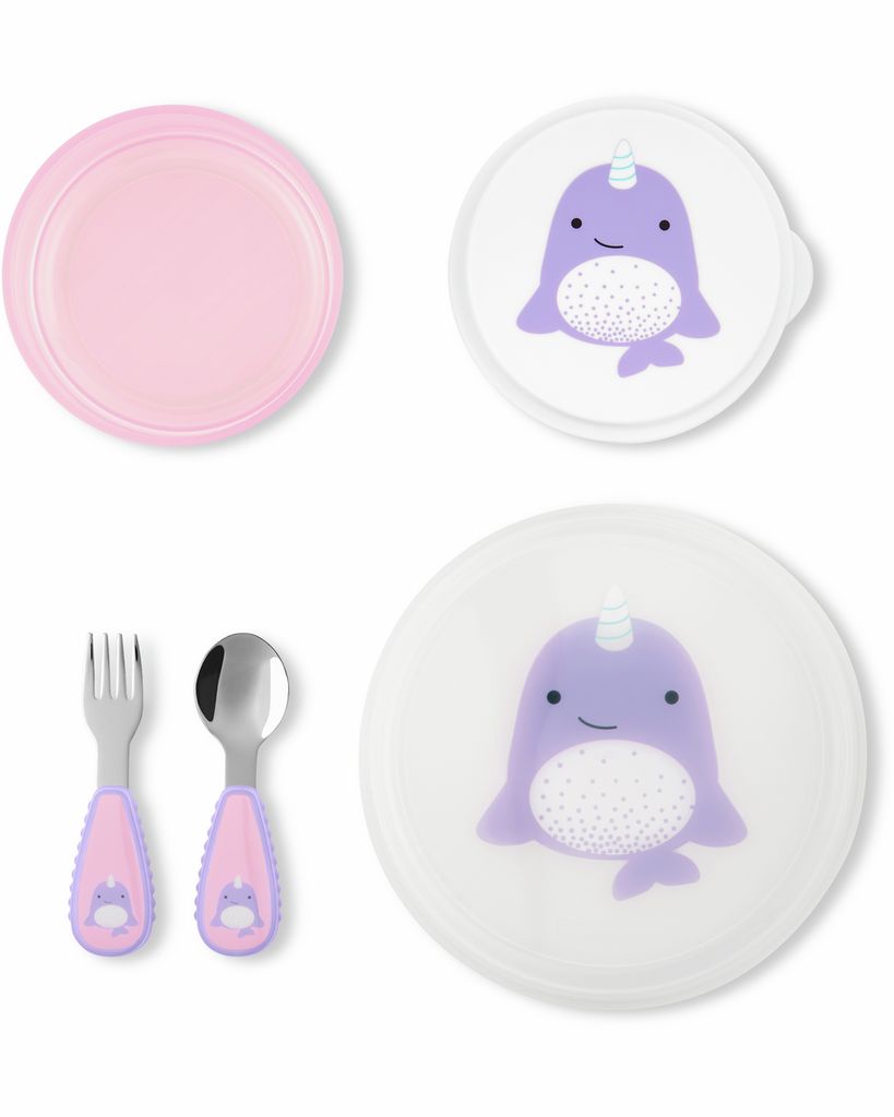 Kinderservies met narwal-motief. Bevat borden, deksels, vork en lepel. Roze, paars en zilver.