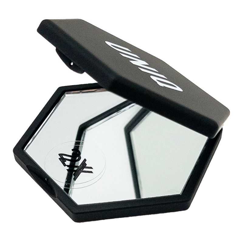 Miroir hexagonal ouvert. Boîtier noir avec miroir. Miroir intérieur avec autocollant.