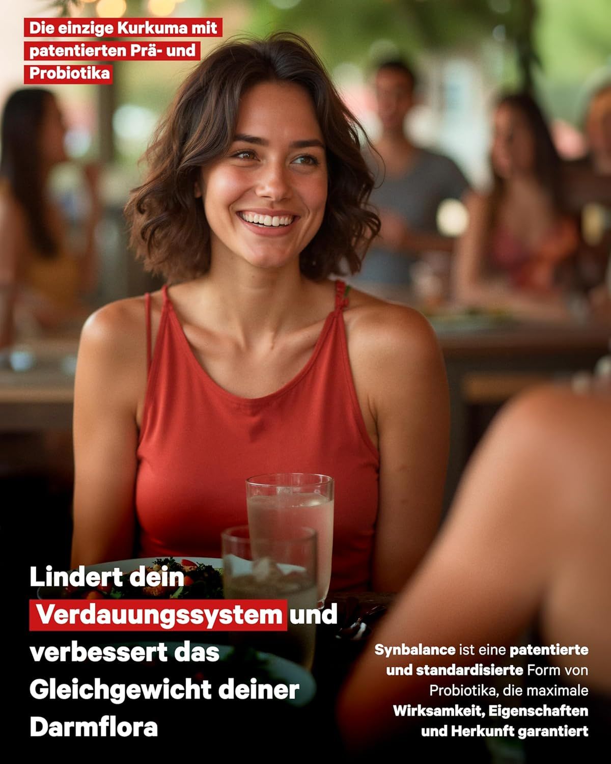 Femme souriante dans un restaurant, avec texte sur la digestion et la flore intestinale.