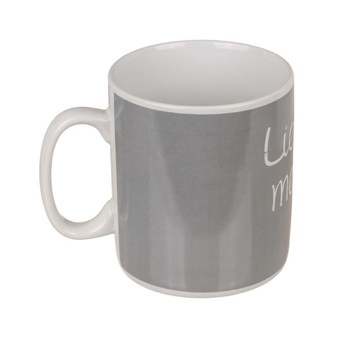 Grijze beker met wit handvat. Opschrift "Lieblingsmensch" en hart. Binnenkant wit. Cilindrische vorm.