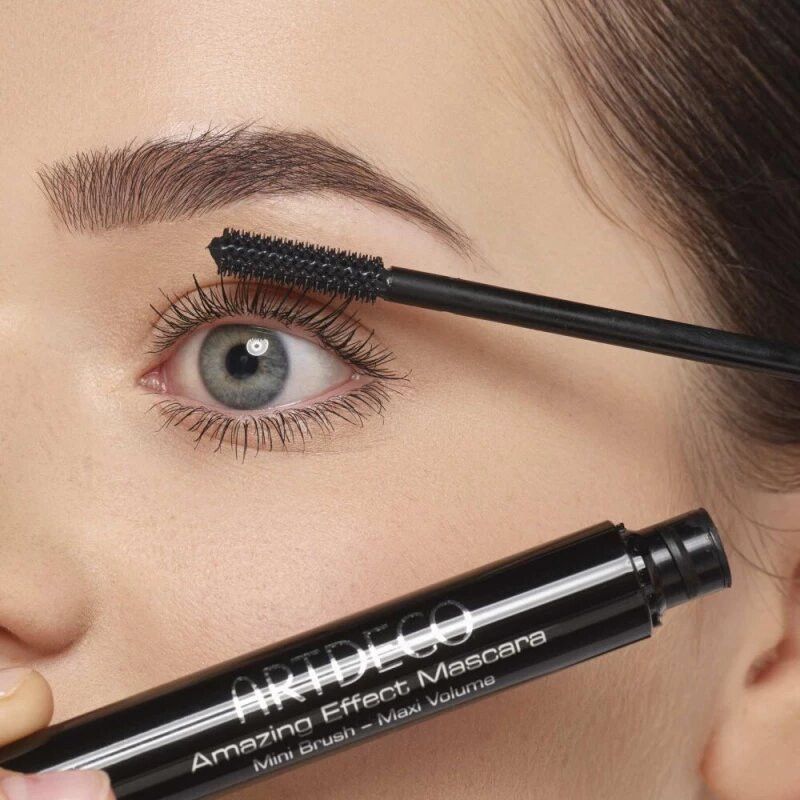 Gros plan de l'applicateur ARTDECO Amazing Effect Mascara.
