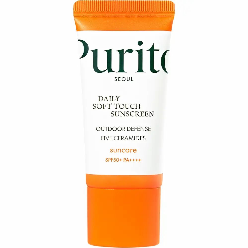 Witte tube met oranje dop. Opschrift: PURITO, DAILY SOFT TOUCH SUNSCREEN, SPF50+ PA++++.