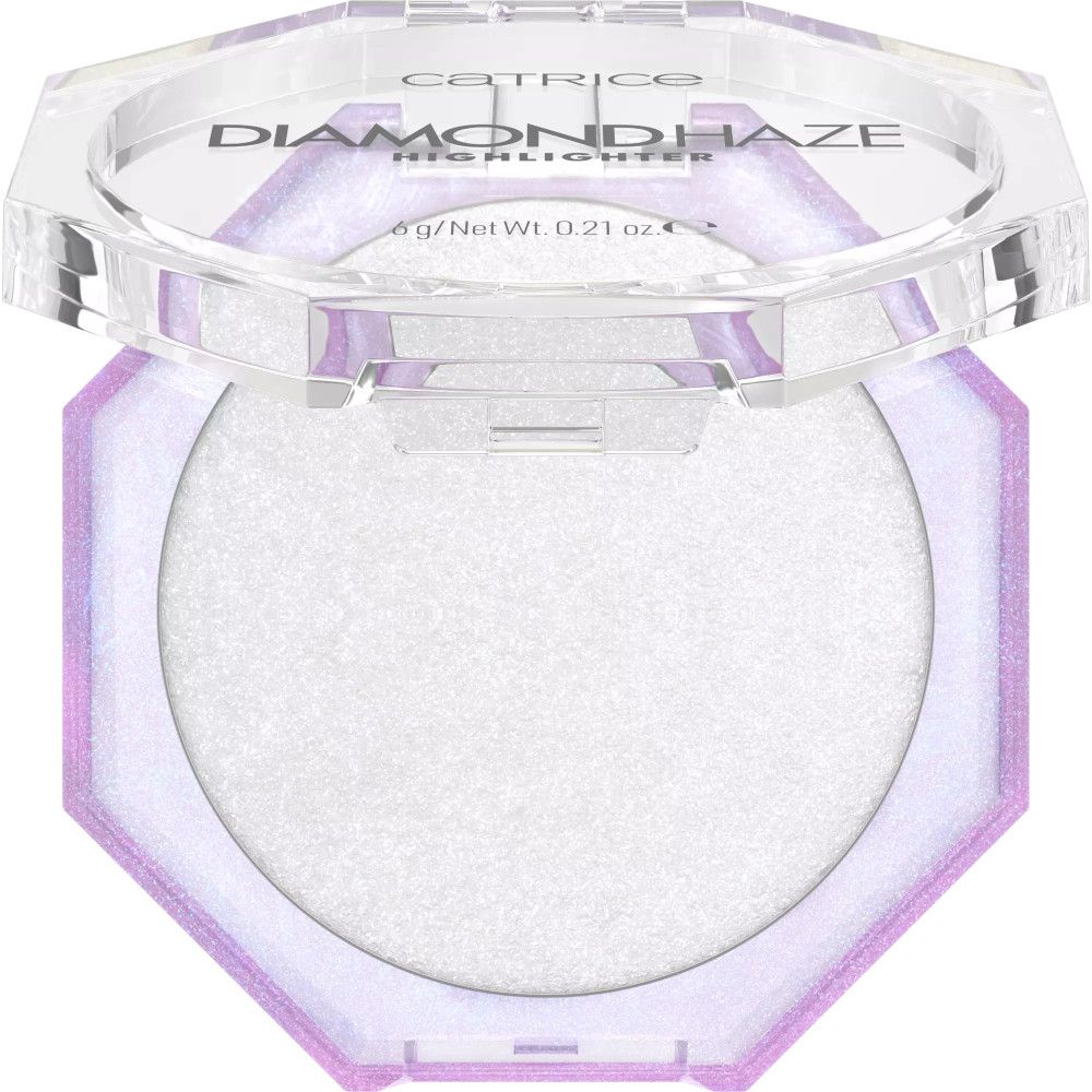 Highlighter Catrice Diamond Haze. Boîtier octogonal transparent avec poudre blanche. Inscription: Diamond Haze Highlighter.