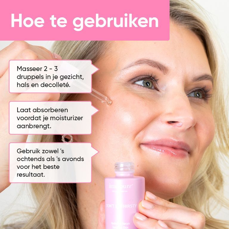 Close-up van een druppelaar die serum op de huid aanbrengt, met tekst over voordelen.