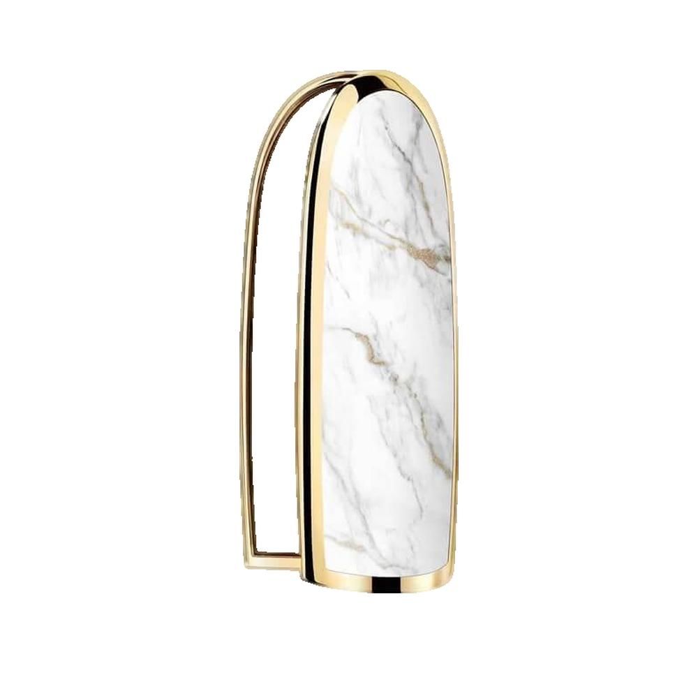 Gouden lippenstifthouder met wit marmerpatroon. Gebogen vorm, gouden frame.