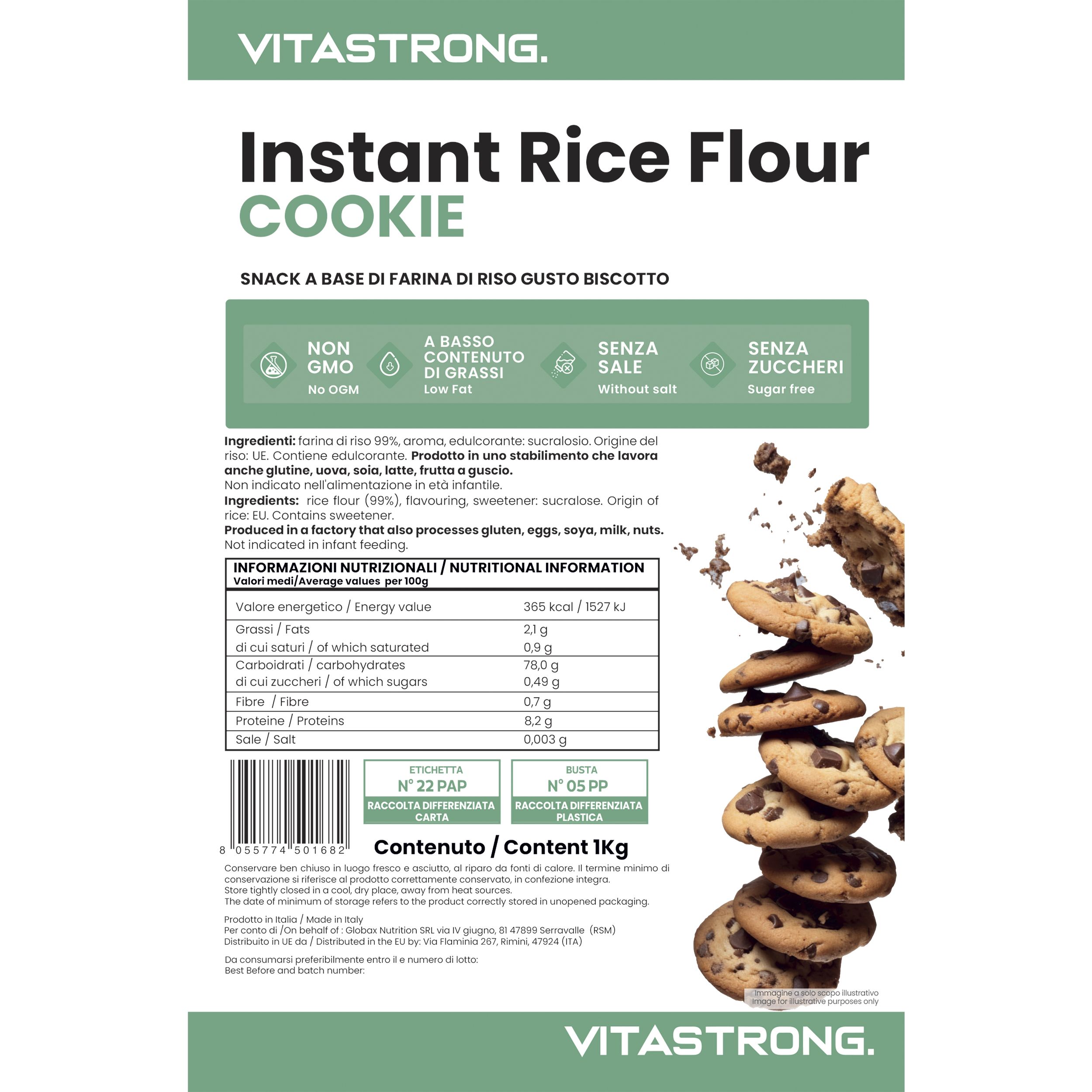 Vitastrong Instant Rice Flour Cookie. Verpakking met productinformatie en voedingswaardetabel. Stapel koekjes met chocoladestukjes.