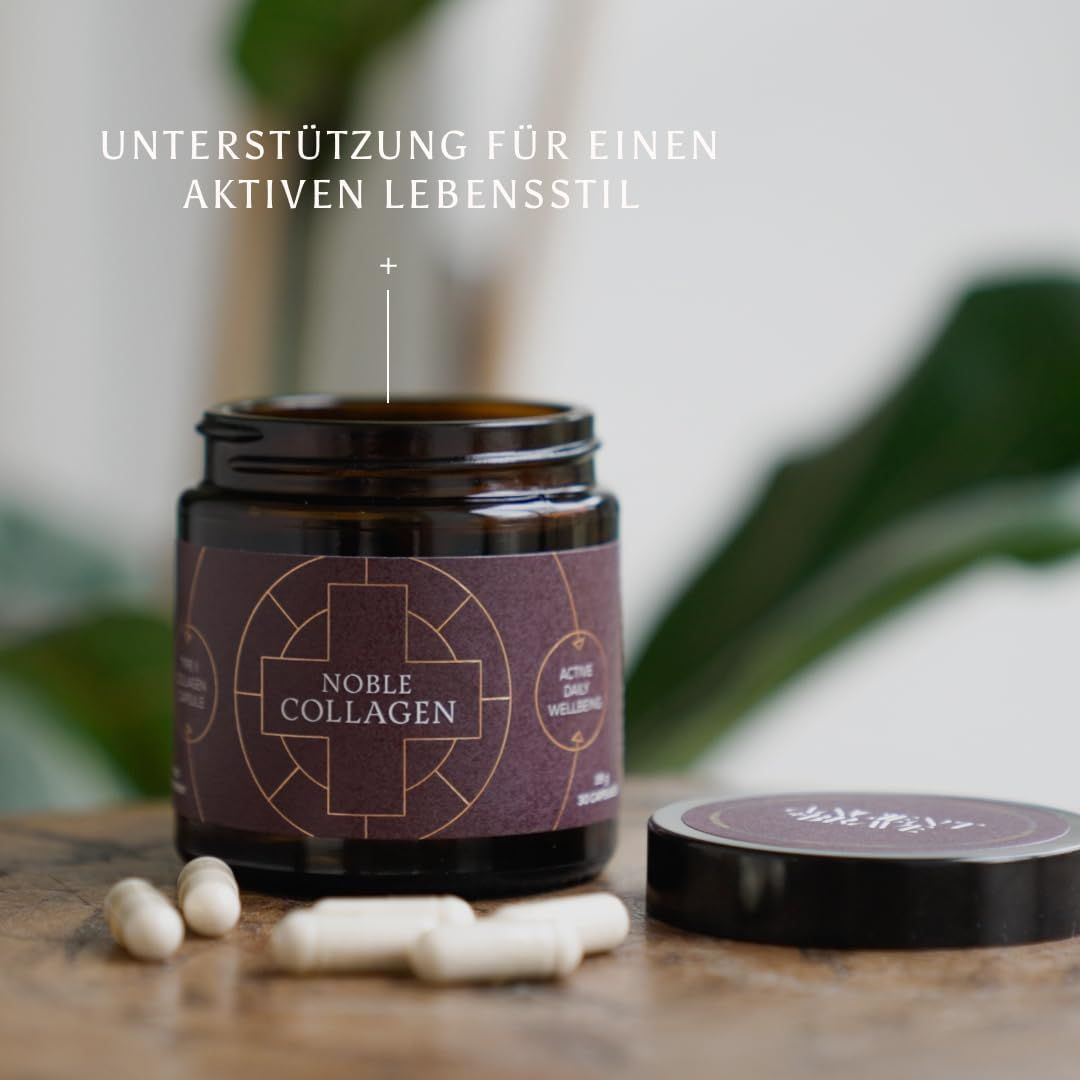 Bouteille de Noble Collagen Kapseln sur surface en bois, bouchon à côté, trois gélules devant. Texte sur le soutien d'un style de vie actif.