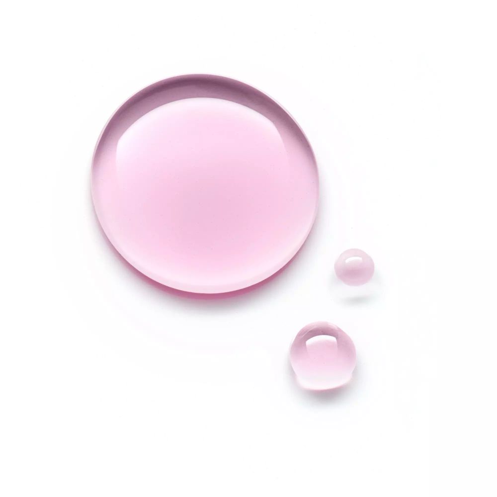 Drie roze vloeistofdruppels op witte achtergrond. Ronde vorm, verschillende maten.