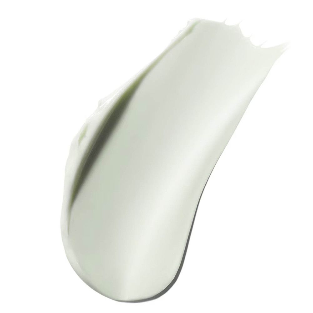 Une trace de baume crémeux vert clair sur fond blanc. La texture est lisse et crémeuse.