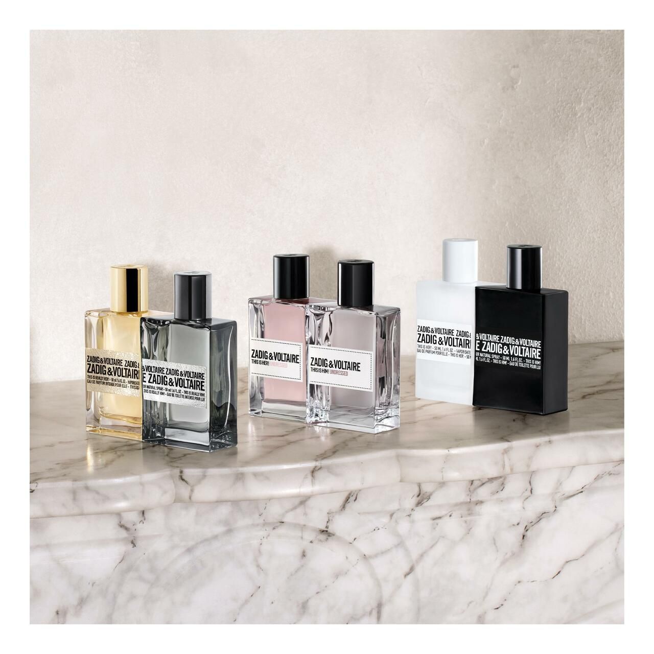 Plusieurs flacons de parfum. Différentes couleurs et bouchons. Inscription et étiquette.