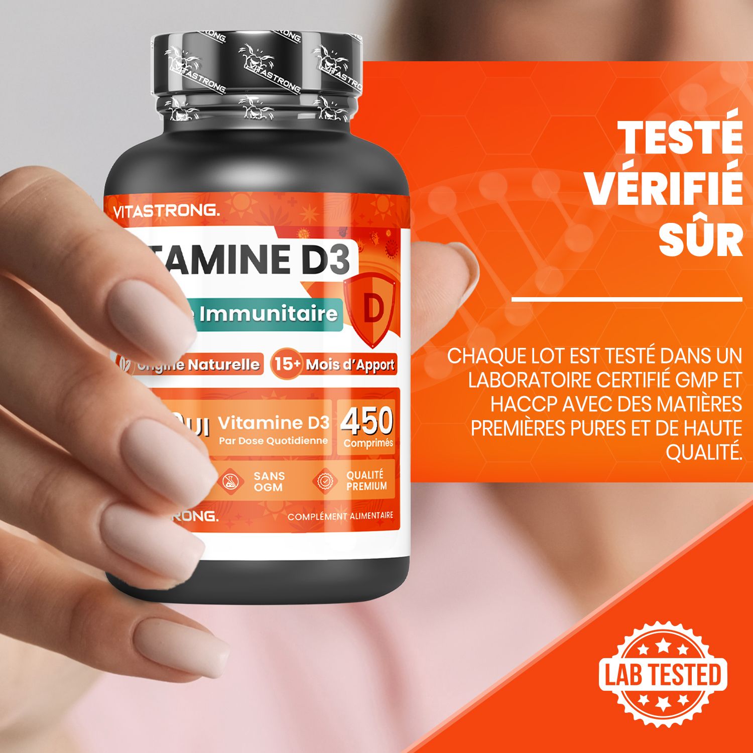 Hand houdt vitamine D3-fles vast. Tekst: Getest, gecontroleerd, veilig. Laboratorium getest.