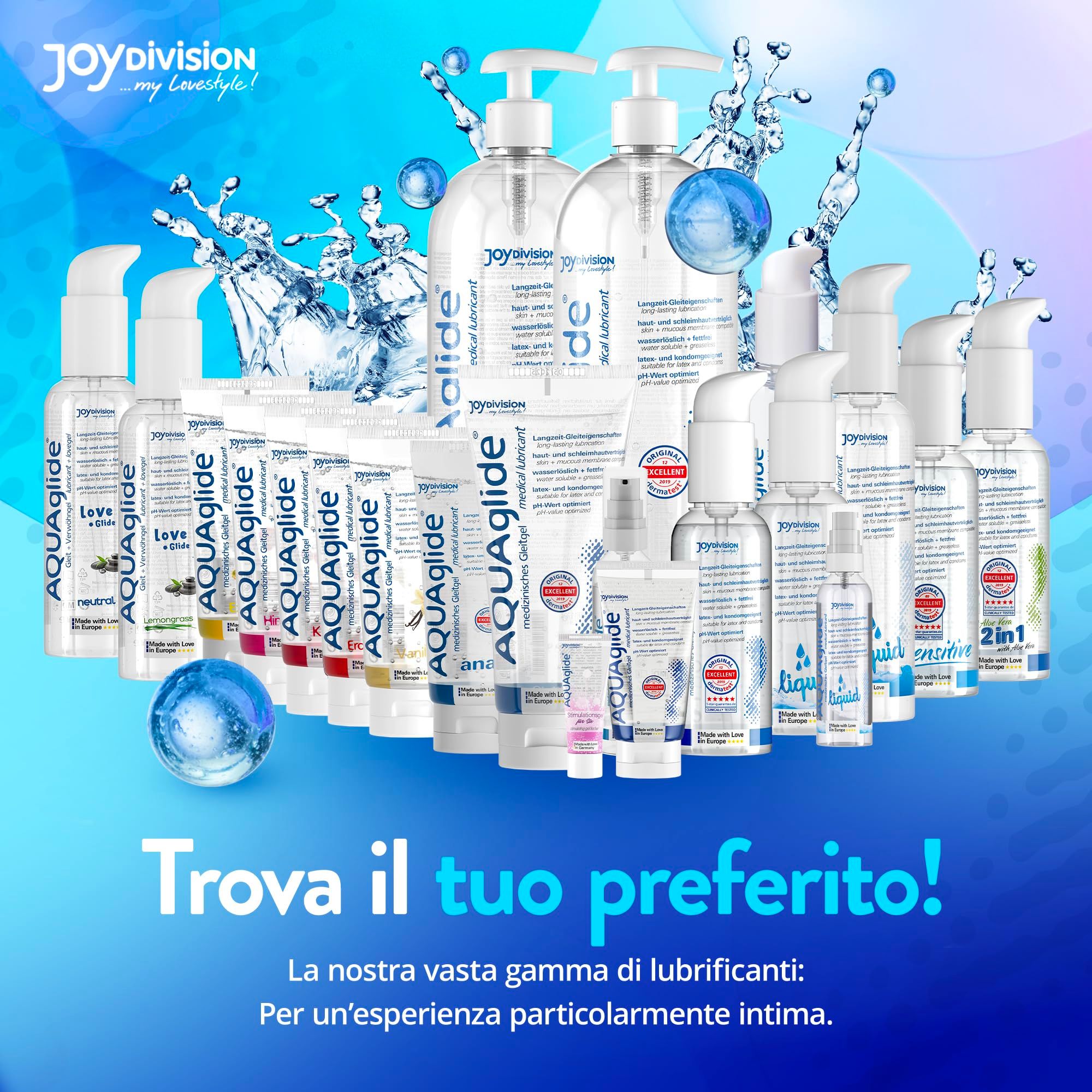 Gamme de lubrifiants AQUAGLIDE dans diverses bouteilles et tubes, avec éclaboussures d'eau.