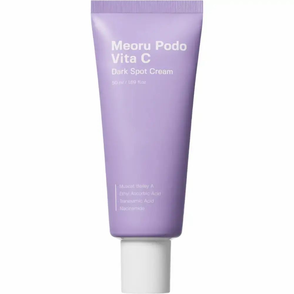 Tube violet avec bouchon blanc. Inscription : Meoru Podo Vita C Dark Spot Cream.